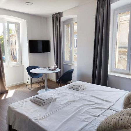 Nik Studio Apartments พูลา ภายนอก รูปภาพ