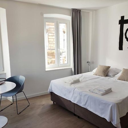 Nik Studio Apartments พูลา ภายนอก รูปภาพ