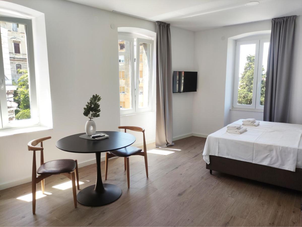 Nik Studio Apartments พูลา ภายนอก รูปภาพ