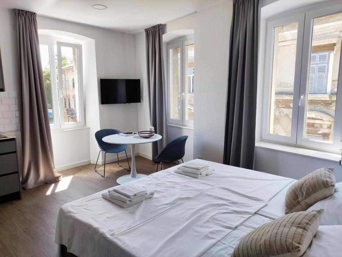 Nik Studio Apartments พูลา ภายนอก รูปภาพ