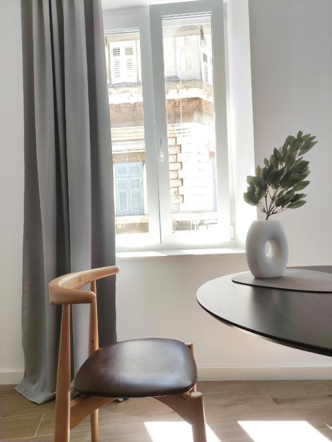 Nik Studio Apartments พูลา ภายนอก รูปภาพ
