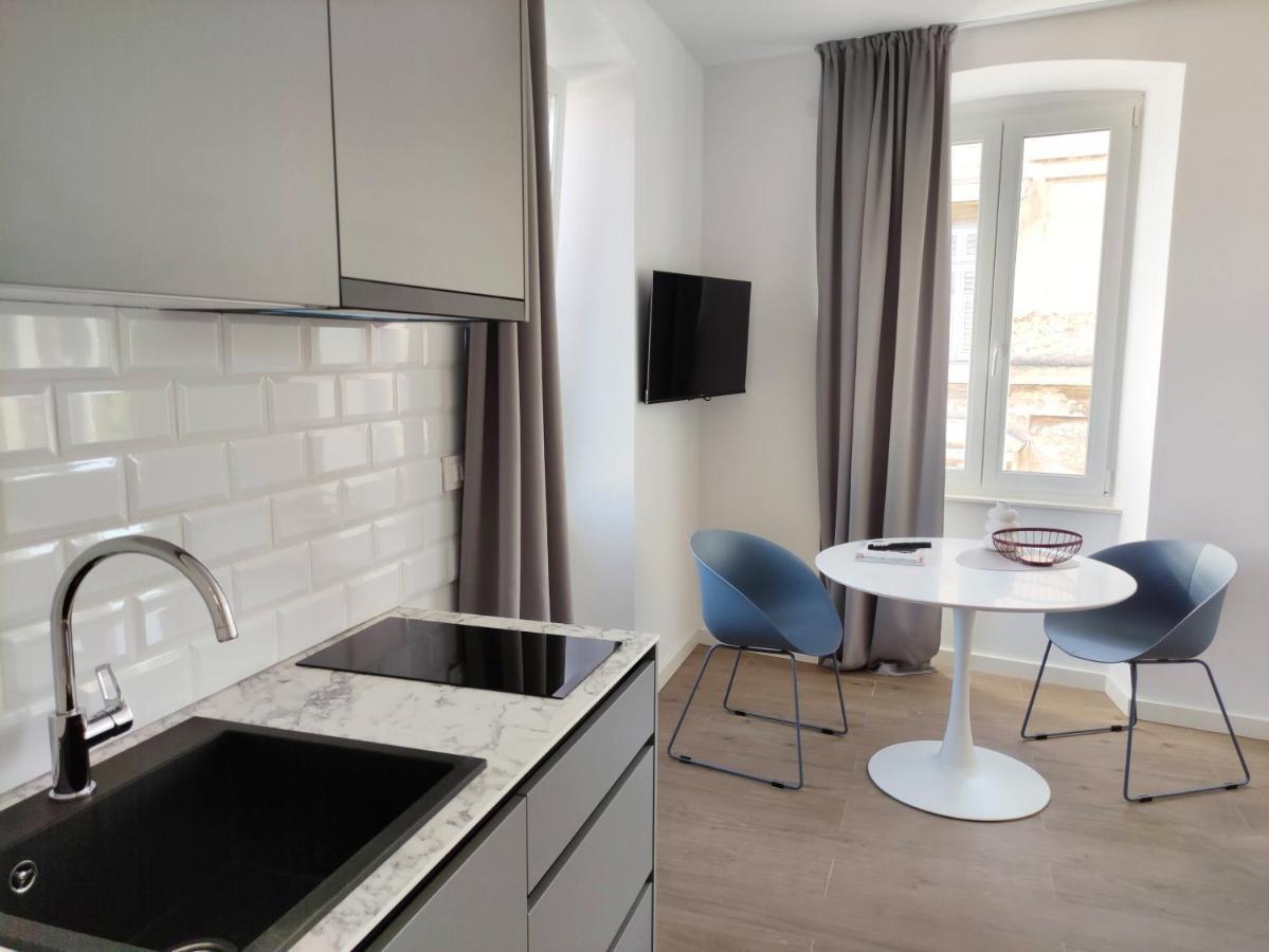 Nik Studio Apartments พูลา ภายนอก รูปภาพ