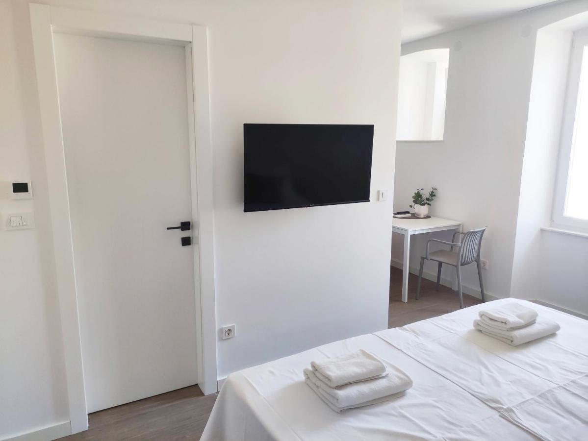 Nik Studio Apartments พูลา ห้อง รูปภาพ